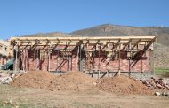 الشروع في بناء حجرتين دراسيتين بحي أولاد عمامو