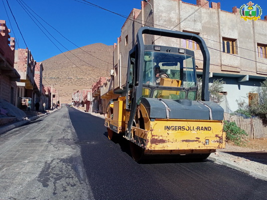 انطلاق عملية تزفيت أزقة وشوارع حي مرشال