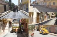 تكسية شوارع حي النهضة التي شهدت الأشغال الأخيرة بالسائل الحام قبل تعبيدها بالمغلف الحام